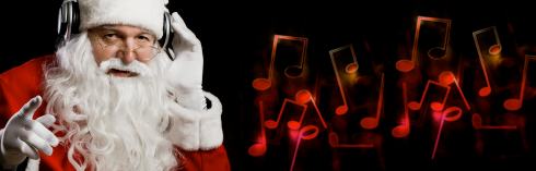 SantaClaus Weihnachtsmann hört Musik