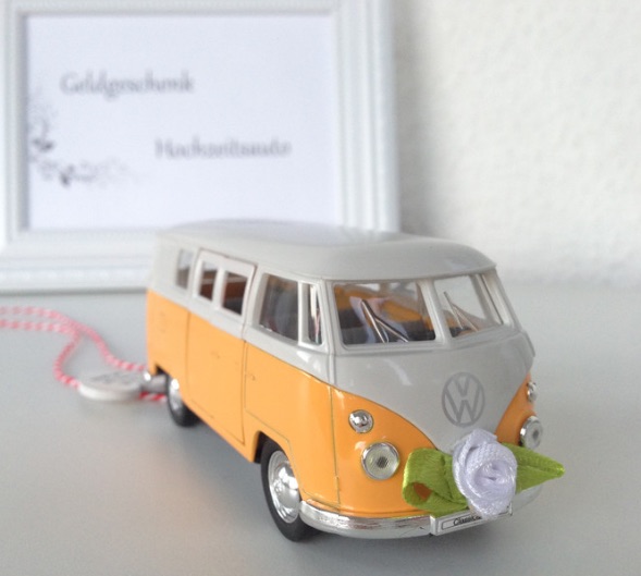 Geldgeschenk zur Hochzeit kreativ verpacken: VW Bulli als Hochzeitsbus