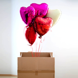 Originelles Valentinsgeschenk ohne Schokolade: Gefüllte Helium-Herzluftballons