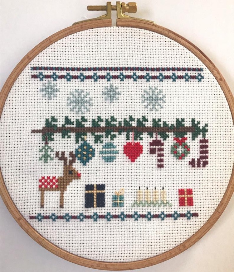 Kreuzstich Adventskalender für ein Kreativ-Projekt in der Vorweihanchtszeit